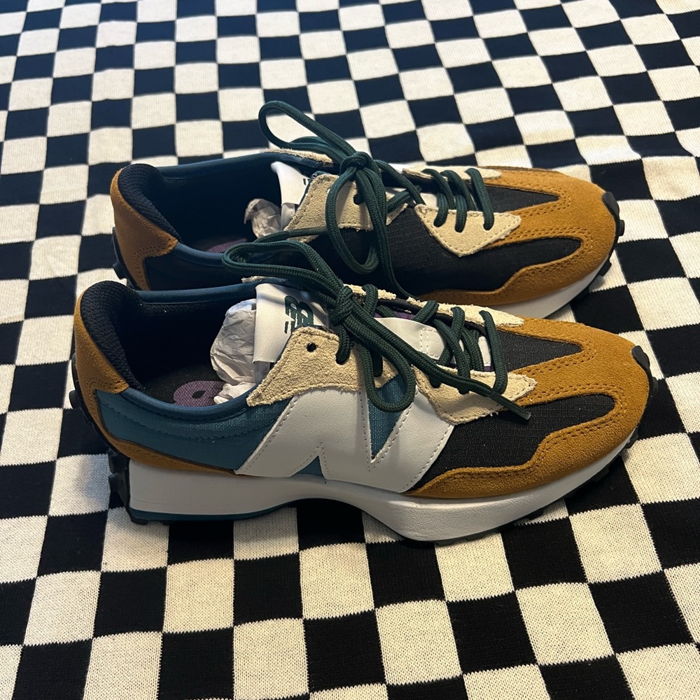 New Balance 327 mustard/gold and teal size 7.5 NEW